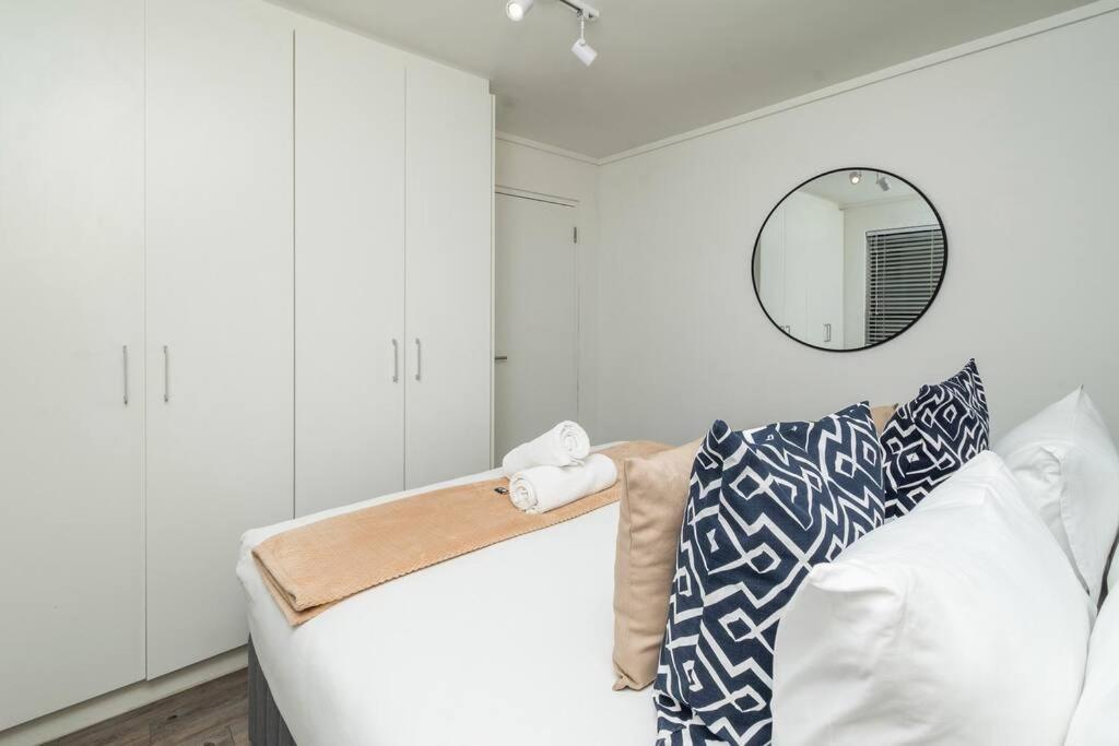 In The Heart Of Town Apartment